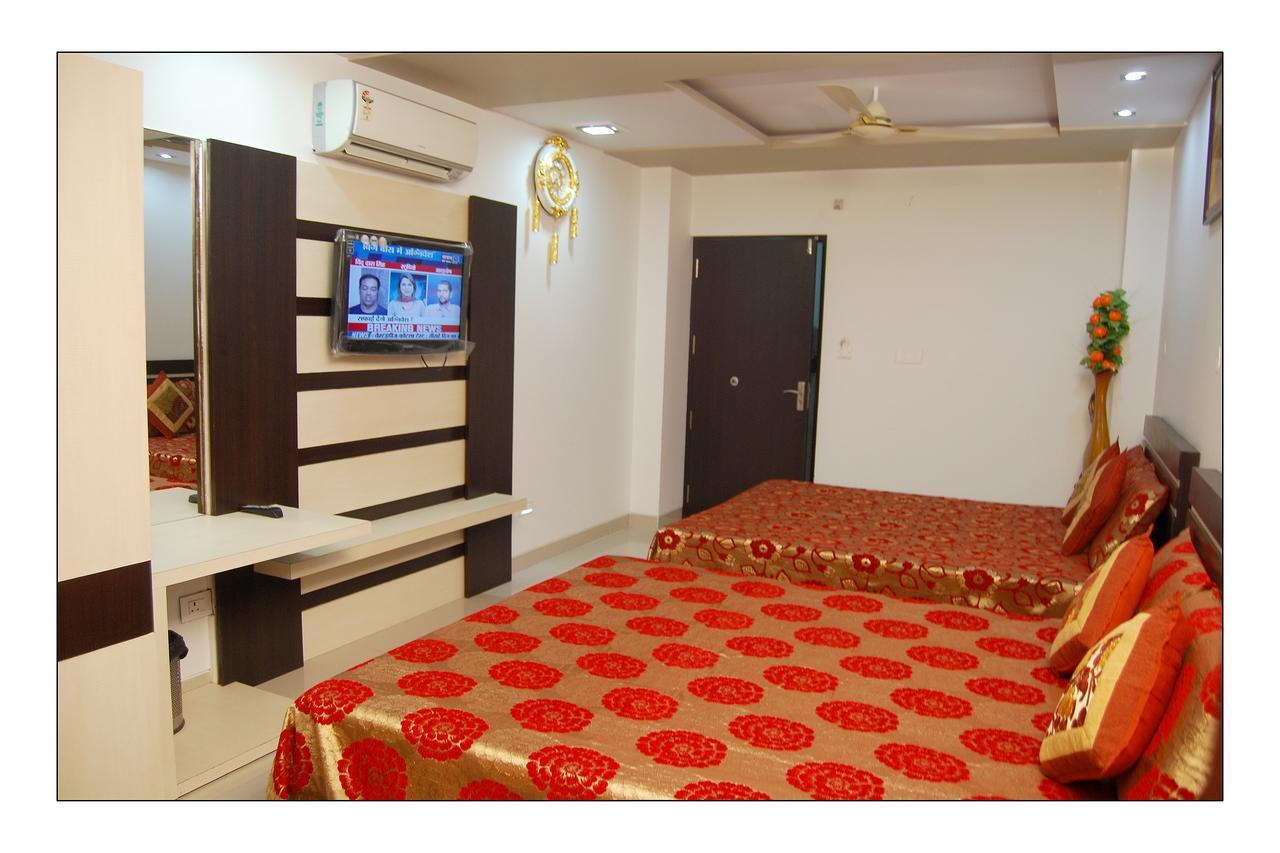 Hotel Jinendra Palace Divisione di Divisione di Jaipur Esterno foto