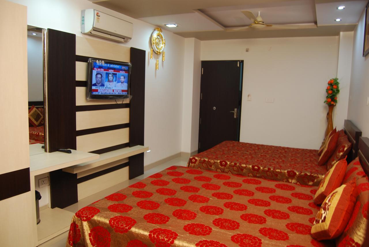Hotel Jinendra Palace Divisione di Divisione di Jaipur Esterno foto