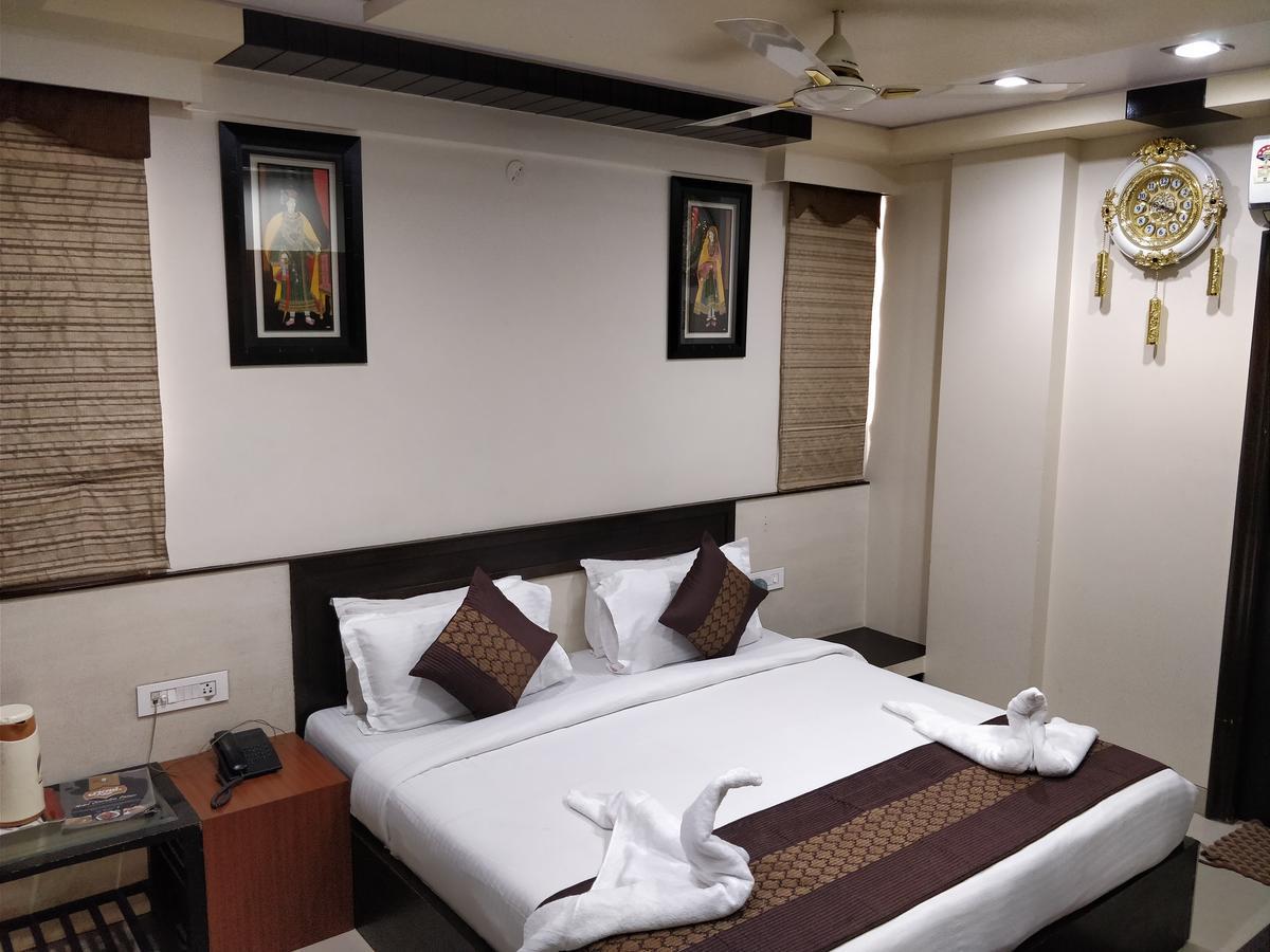 Hotel Jinendra Palace Divisione di Divisione di Jaipur Esterno foto